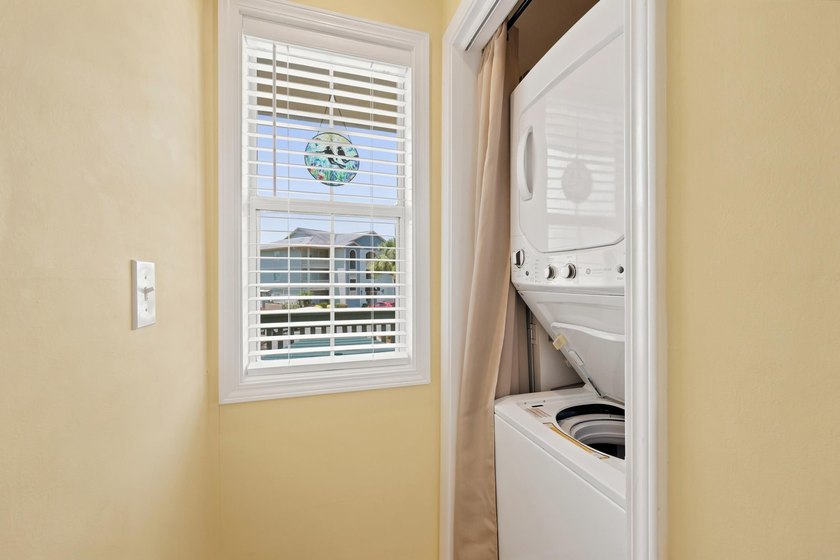 Welcome to this well-maintained 2-bedroom, 2-bathroom condo - photo 7