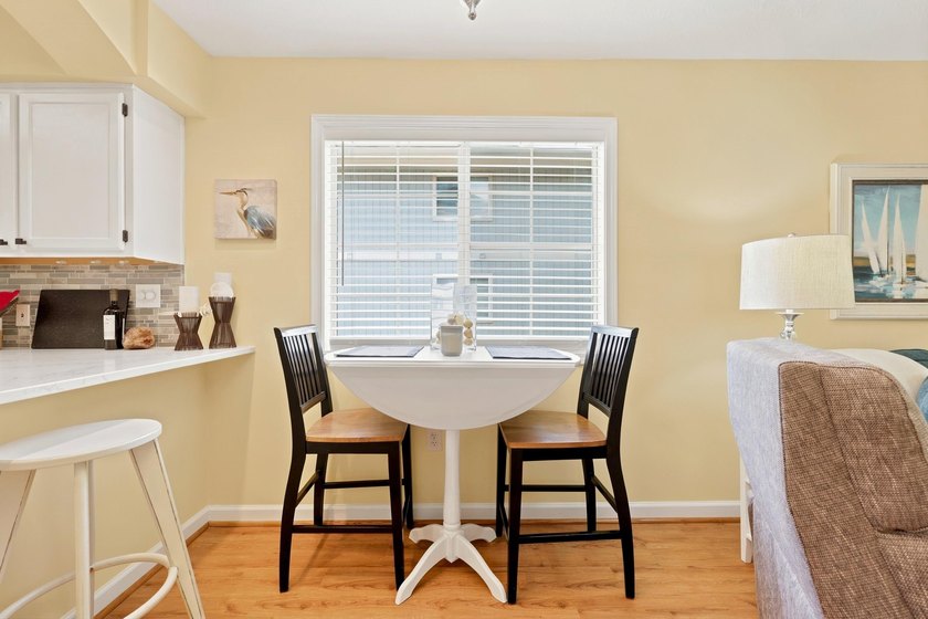 Welcome to this well-maintained 2-bedroom, 2-bathroom condo - photo 9