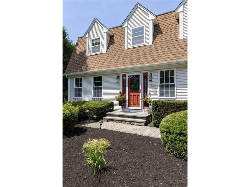 Welcome to this beautifully updated 4-bedroom, 3 full-bath - photo 5