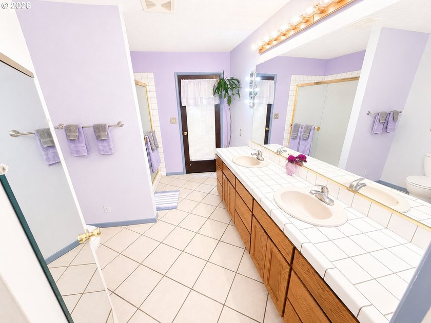 Mountain Views, Privacy &amp; Room for Everything! Nestled on 0.9 - photo 16