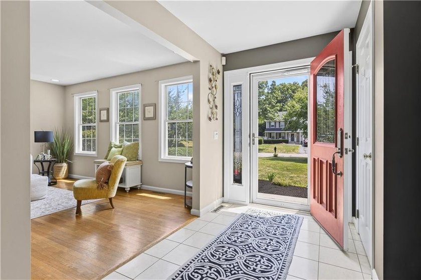 Welcome to this beautifully updated 4-bedroom, 3 full-bath - photo 6