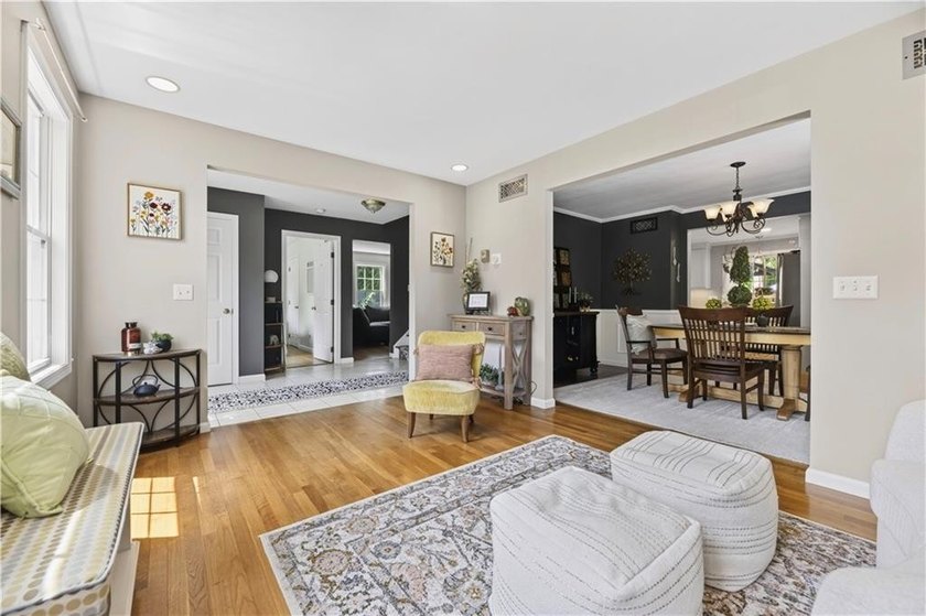 Welcome to this beautifully updated 4-bedroom, 3 full-bath - photo 9