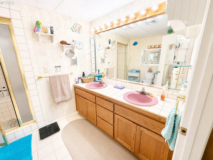Mountain Views, Privacy &amp; Room for Everything! Nestled on 0.9 - photo 25