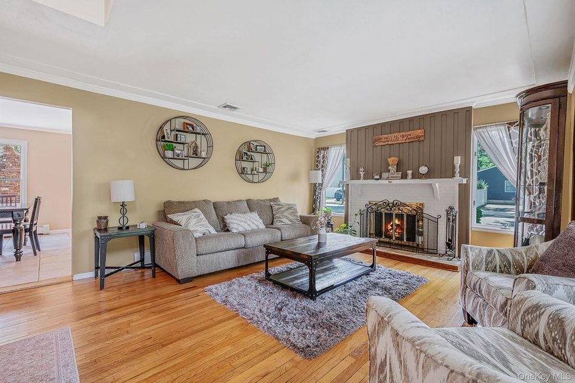 Over 3000 Sq ft post modern colonial on oversized lot with 6+ - photo 6