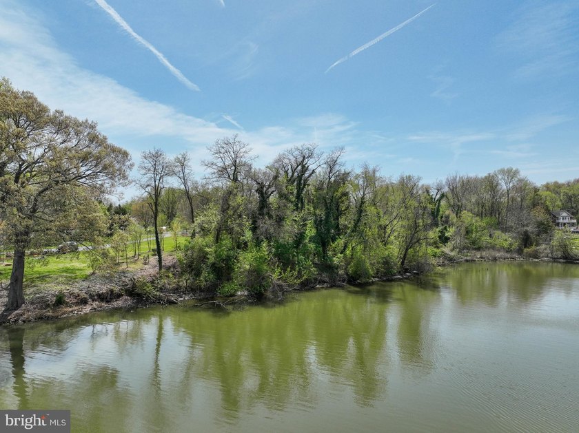An exceptional opportunity to build your dream luxury waterfront - photo 11
