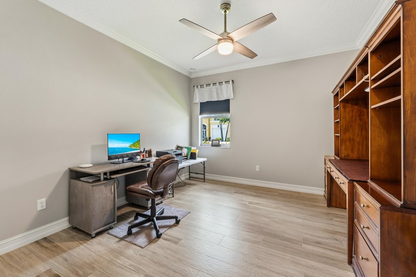 Beautifully maintained and loaded with upgrades, this 3-bedroom - photo 19