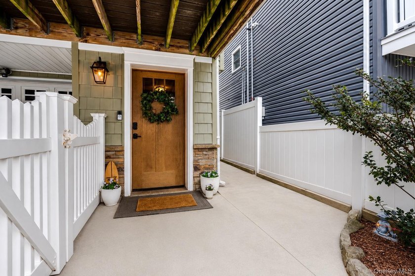 Experience the best of coastal living in this beautiful 2015 - photo 4