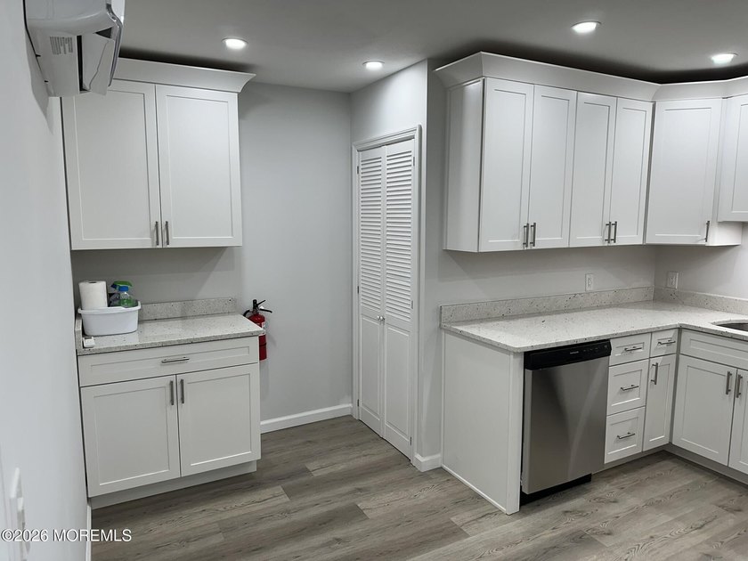 Exquisitely maintained multi-use property in Toms River. Fully - photo 6