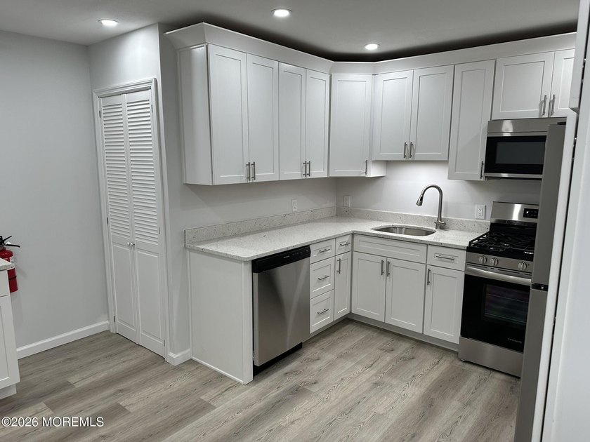 Exquisitely maintained multi-use property in Toms River. Fully - photo 7
