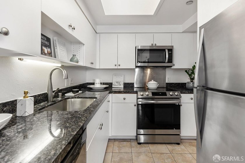 Seldom on the market. A 7th-floor two-bedroom, two-bath at 101 - photo 17