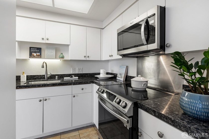 Seldom on the market. A 7th-floor two-bedroom, two-bath at 101 - photo 18