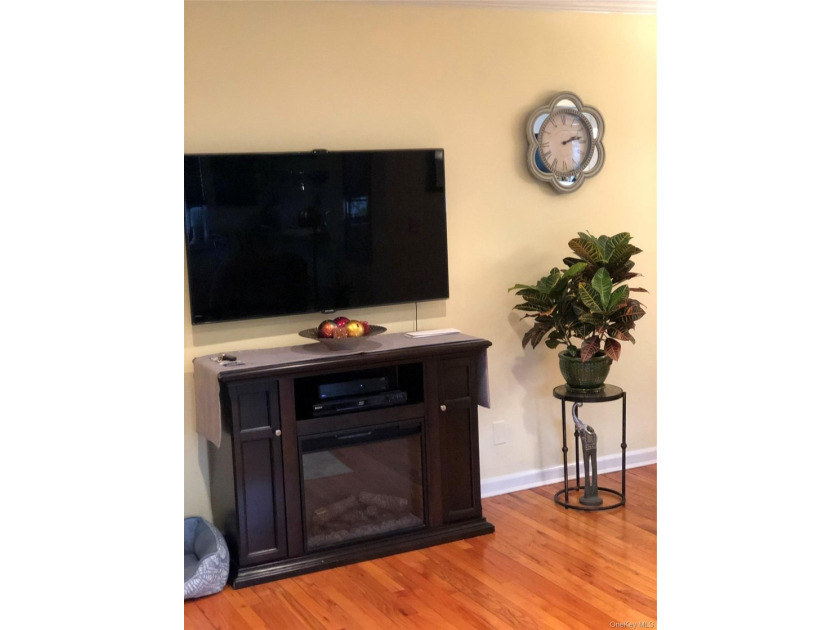 Rare For Sale, Totally Renovated First Class Materials And - photo 6