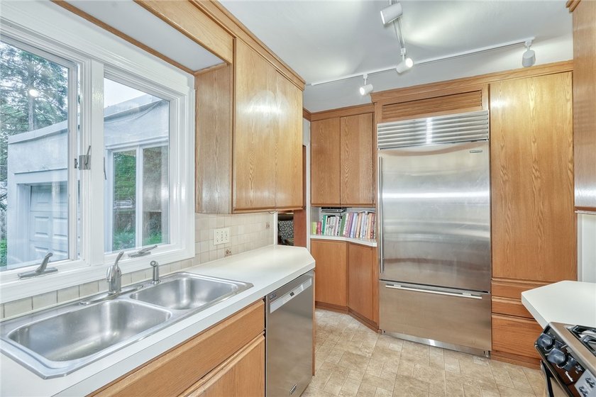 Truly a one-of-a-kind gorgeous cape cod style home, centrally - photo 16