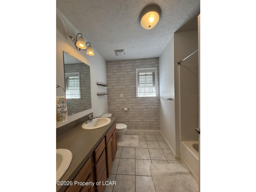 OPEN HOUSE 7/26. Spacious beautiful 4-bedroom, 2.5-bath home - photo 20