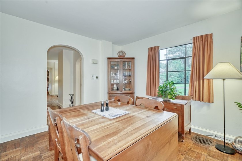 Truly a one-of-a-kind gorgeous cape cod style home, centrally - photo 21