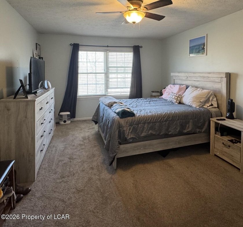 OPEN HOUSE 7/26. Spacious beautiful 4-bedroom, 2.5-bath home - photo 22