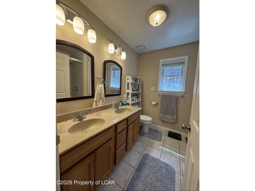 OPEN HOUSE 7/26. Spacious beautiful 4-bedroom, 2.5-bath home - photo 24