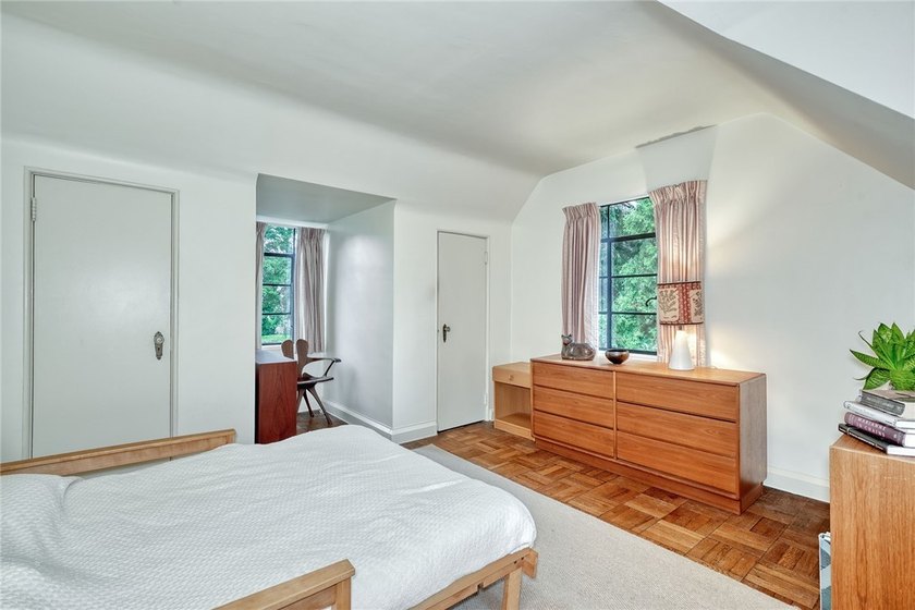 Truly a one-of-a-kind gorgeous cape cod style home, centrally - photo 30