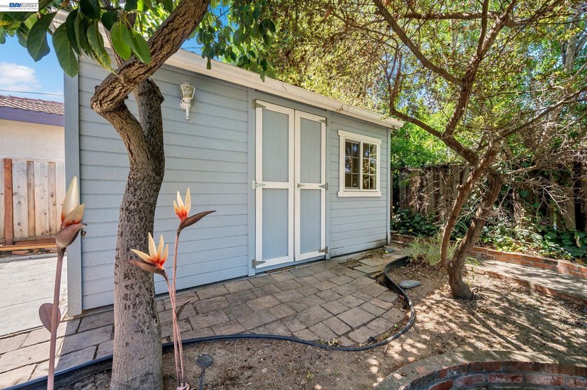 Looking for a home in a well-established neighborhood? Commute - photo 31