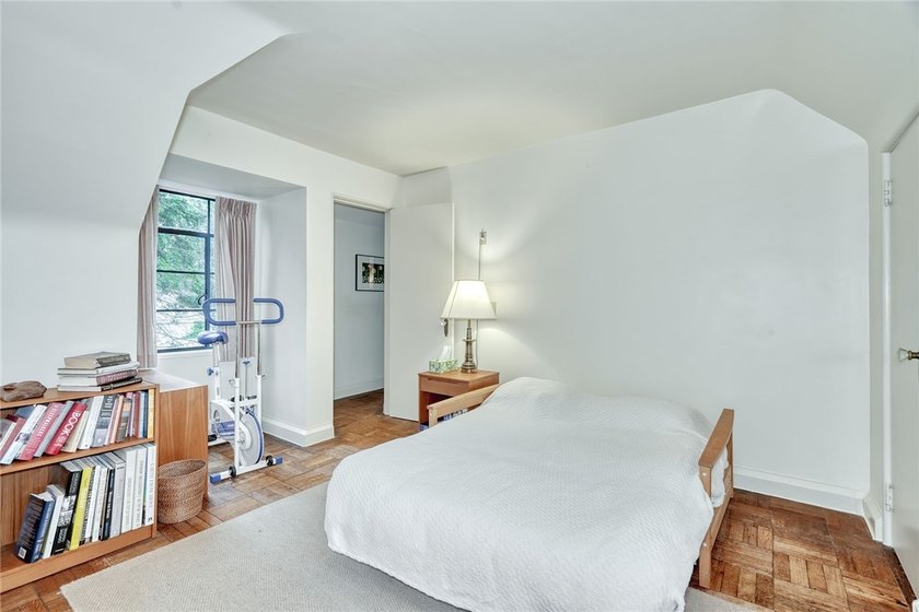 Truly a one-of-a-kind gorgeous cape cod style home, centrally - photo 32