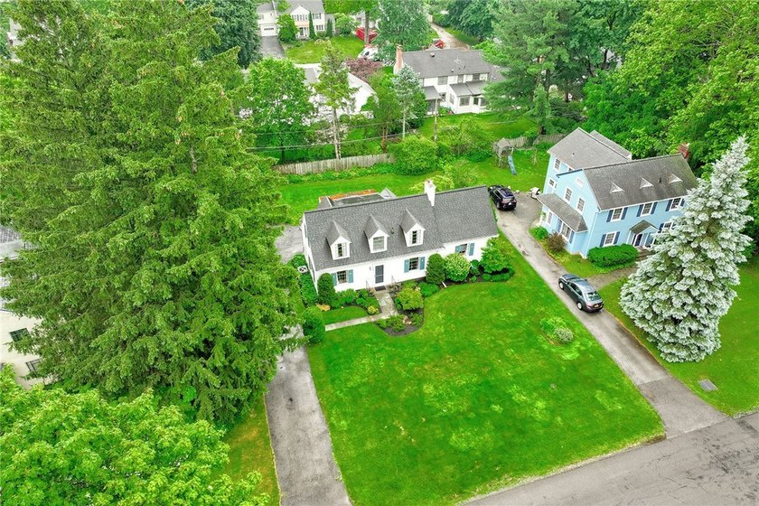 Truly a one-of-a-kind gorgeous cape cod style home, centrally - photo 34