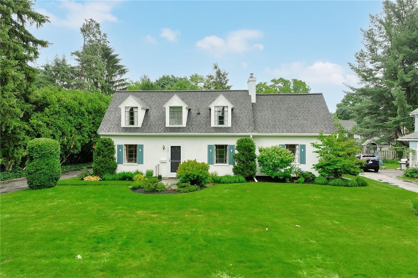Truly a one-of-a-kind gorgeous cape cod style home, centrally - photo 41