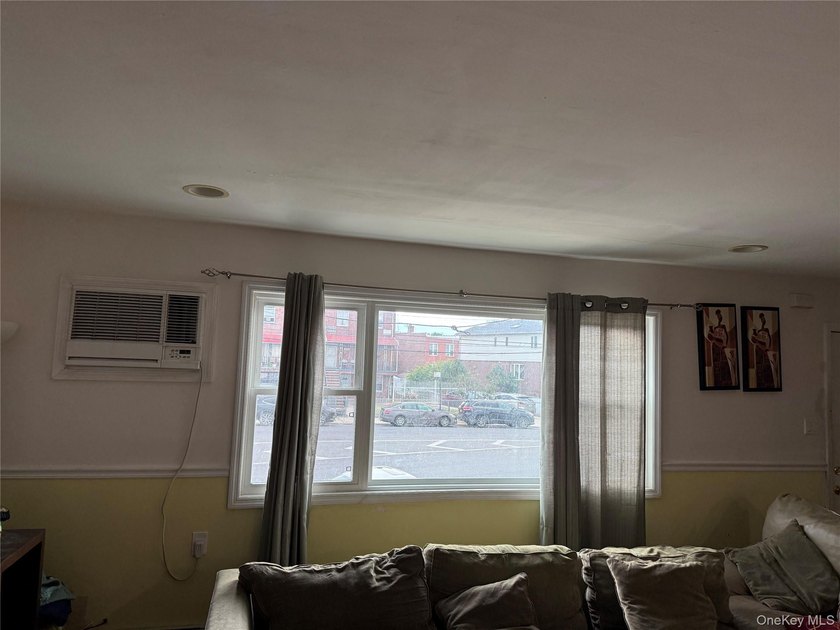Welcome to this beautifully maintained one-dwelling home having - photo 6