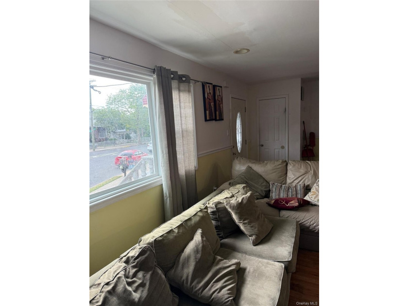 Welcome to this beautifully maintained one-dwelling home having - photo 7