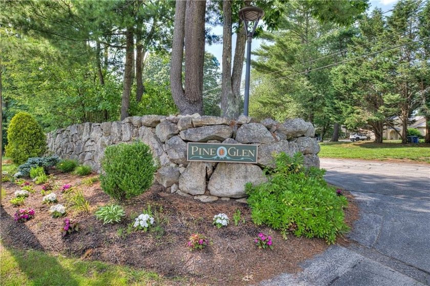 The lovely Pine Glen condo development is conveniently located - photo 2