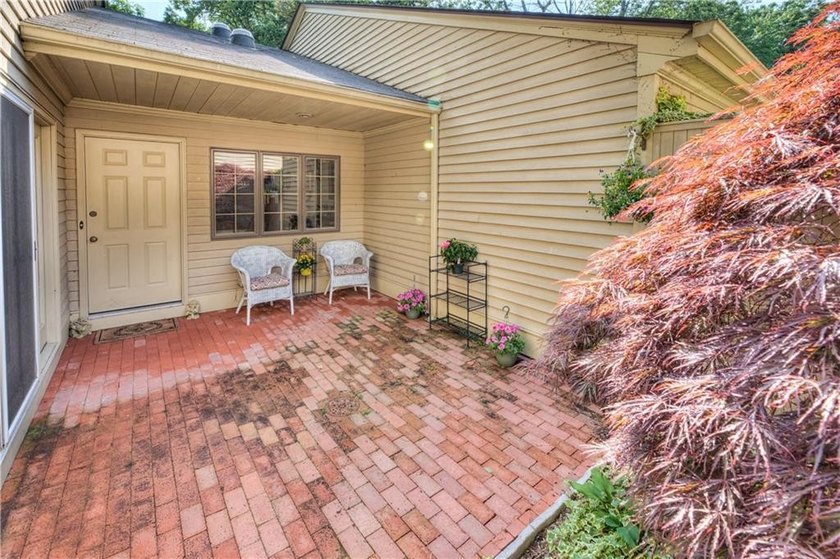 The lovely Pine Glen condo development is conveniently located - photo 10