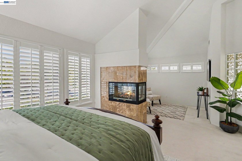 Gated community in prime location. EZ access to community - photo 19