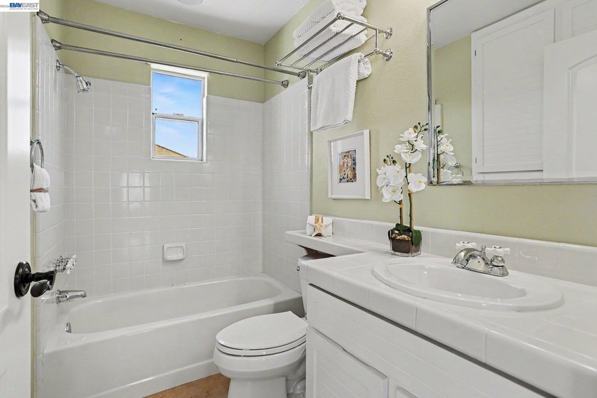 Gated community in prime location. EZ access to community - photo 25