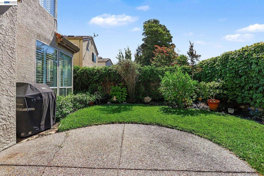 Gated community in prime location. EZ access to community - photo 30