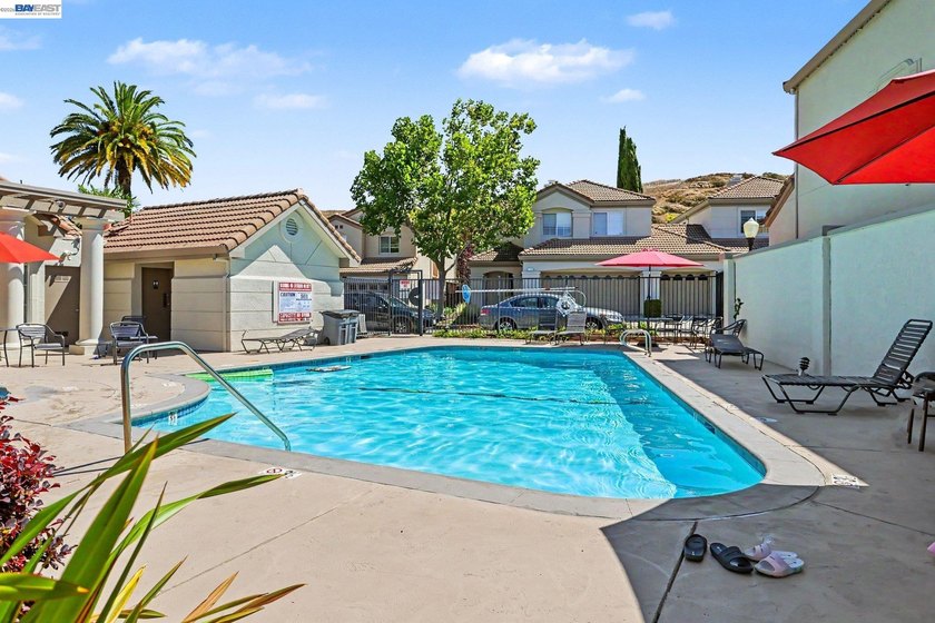 Gated community in prime location. EZ access to community - photo 31