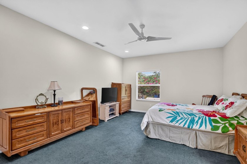 3 Bedroom 2 1/2 bath single family home. Vaulted ceilings - photo 29