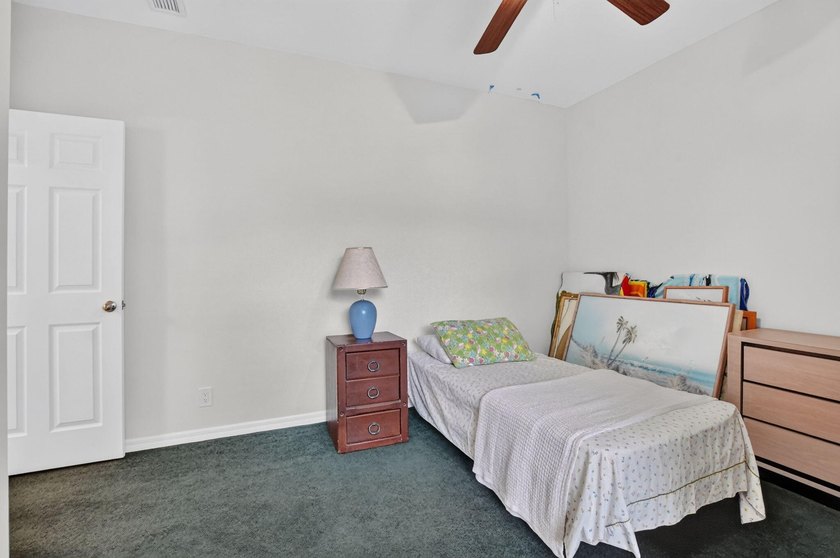 3 Bedroom 2 1/2 bath single family home. Vaulted ceilings - photo 34