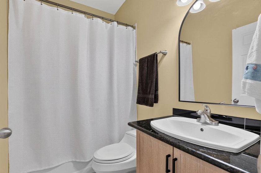3 Bedroom 2 1/2 bath single family home. Vaulted ceilings - photo 36