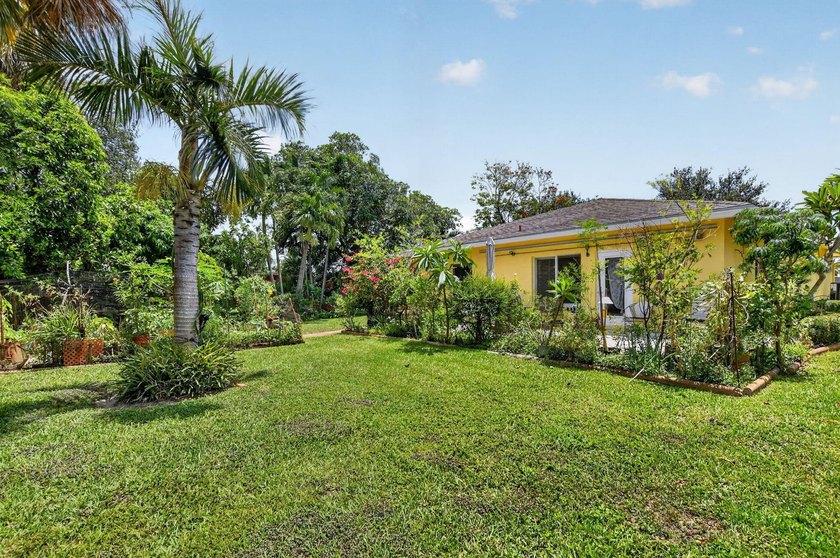3 Bedroom 2 1/2 bath single family home. Vaulted ceilings - photo 47