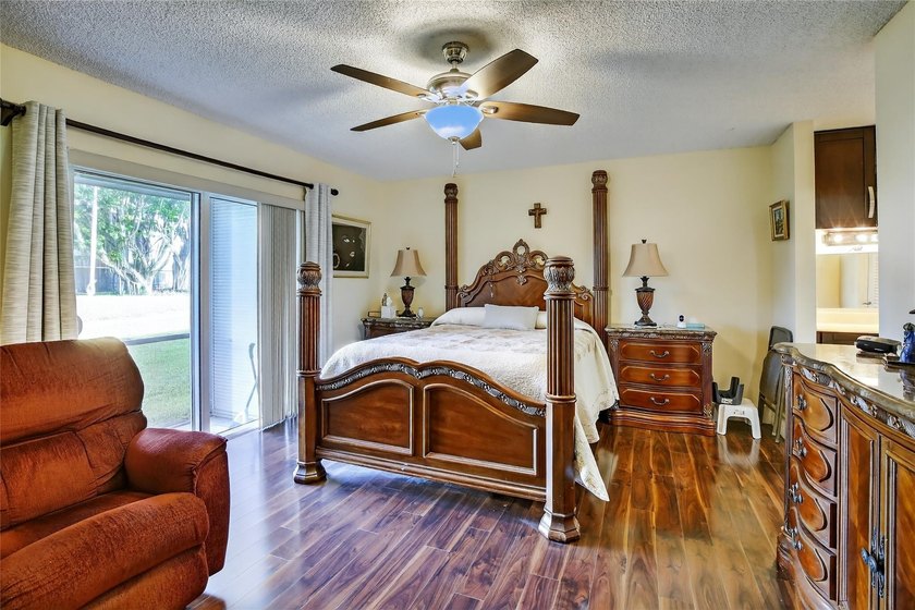 Large Phase 6 Condo with 1459 Sq. Ft. On Par 3 Golf Course-Full - photo 5