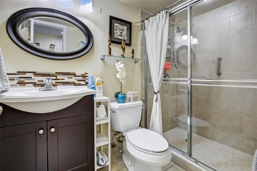 Large Phase 6 Condo with 1459 Sq. Ft. On Par 3 Golf Course-Full - photo 8