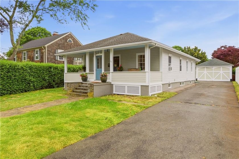 Set on a beautifully landscaped .14-acre lot, this 2-bedroom - photo 2