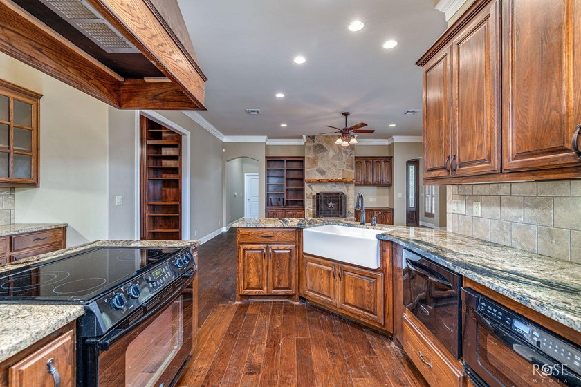Welcome to 5533 Club Park Way in San Angelo's desirable Bentwood - photo 11