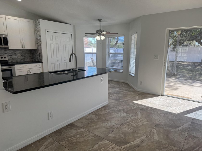This is a perfect location for a commuter or a family that wants - photo 13
