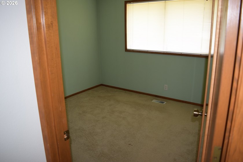Low maintenance 0ne level home with Shop on three lots in quiet - photo 13