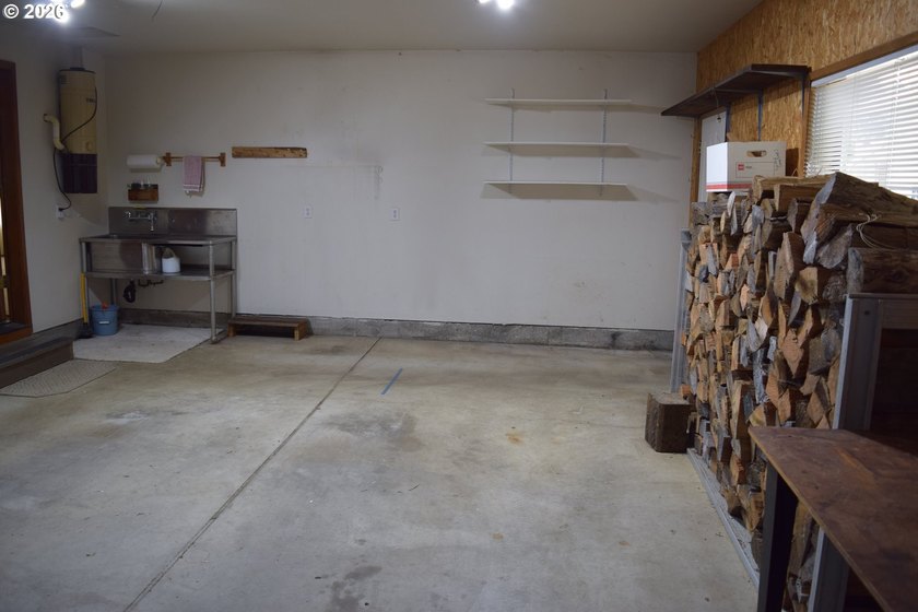 Low maintenance 0ne level home with Shop on three lots in quiet - photo 15