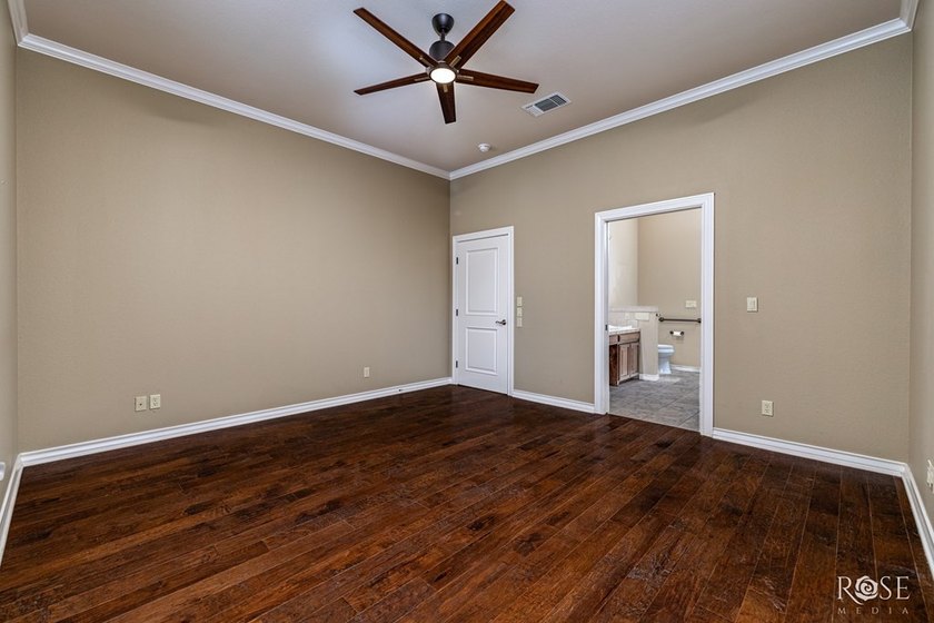 Welcome to 5533 Club Park Way in San Angelo's desirable Bentwood - photo 17