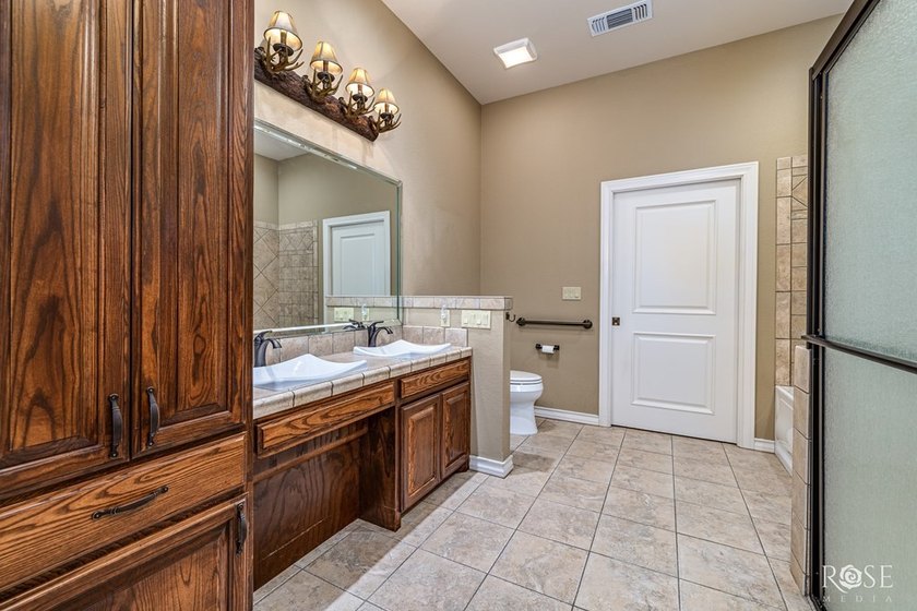 Welcome to 5533 Club Park Way in San Angelo's desirable Bentwood - photo 18