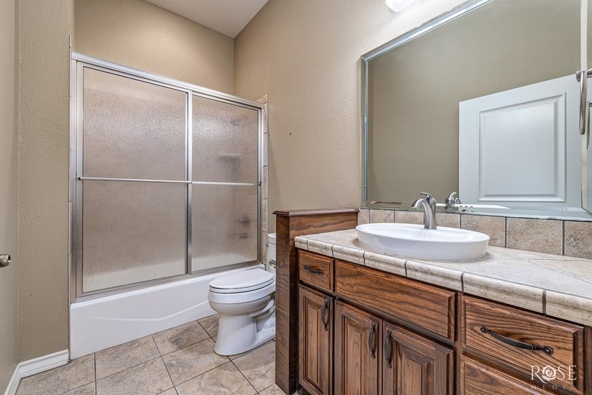 Welcome to 5533 Club Park Way in San Angelo's desirable Bentwood - photo 23