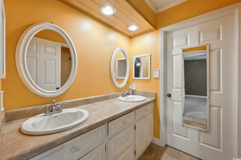 PRICE REDUCED !!! *Luxury Living on the Links* with an elegant - photo 25