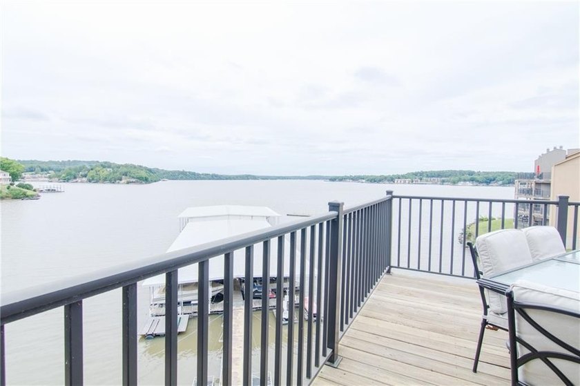 Welcome to lake life at its BEST! This absolutely gorgeous - photo 25